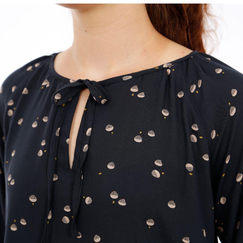Papierschnittmuster Bluse mit Band Frau Krissi XS-XXL